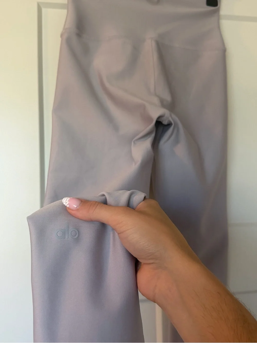 ALO YOGA Airlift High waist leggings in color Lavender Smoke